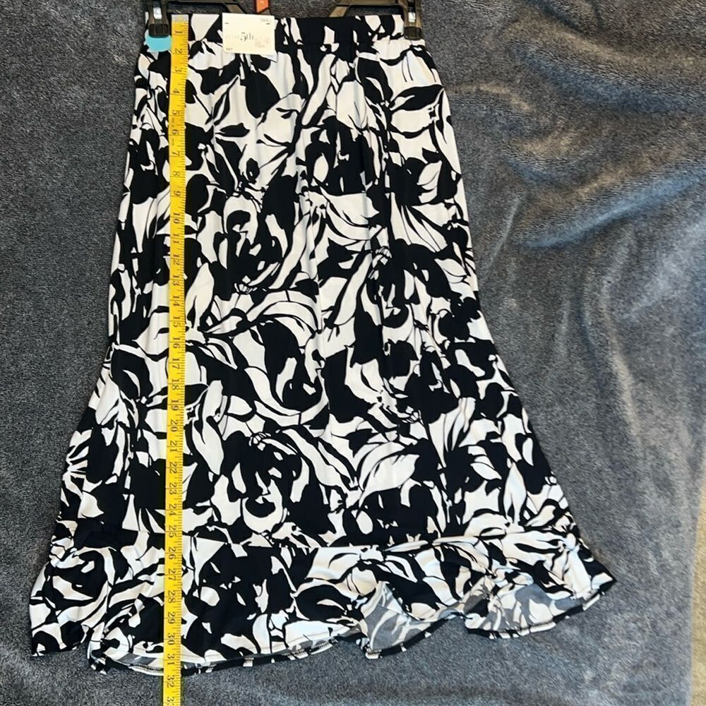 East 5th skirt black white